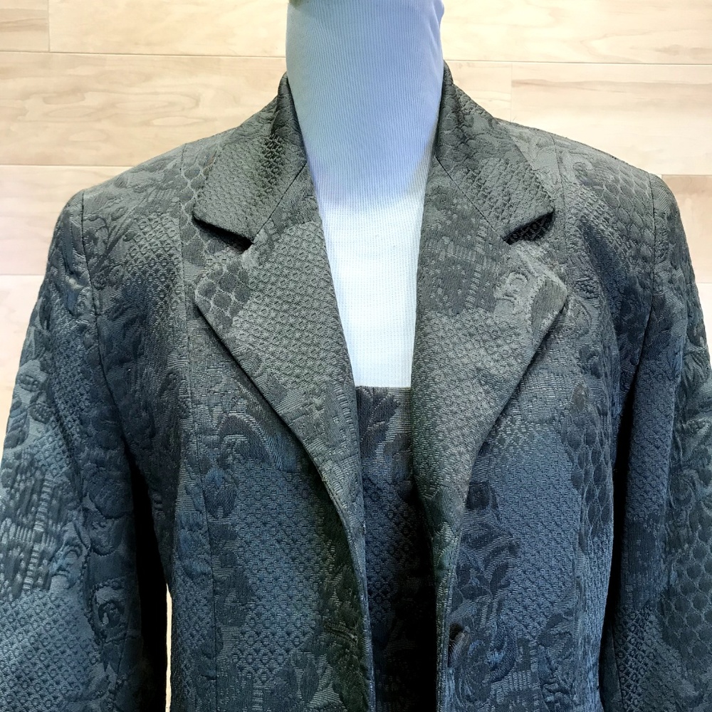 Tahari two piece sleeveless and blazer